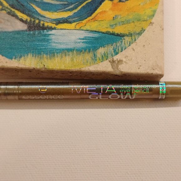 Essence Meta Glow Duo-Chrome Eye Pencil - 03 Galactic Chrome - Picture 7 of 9